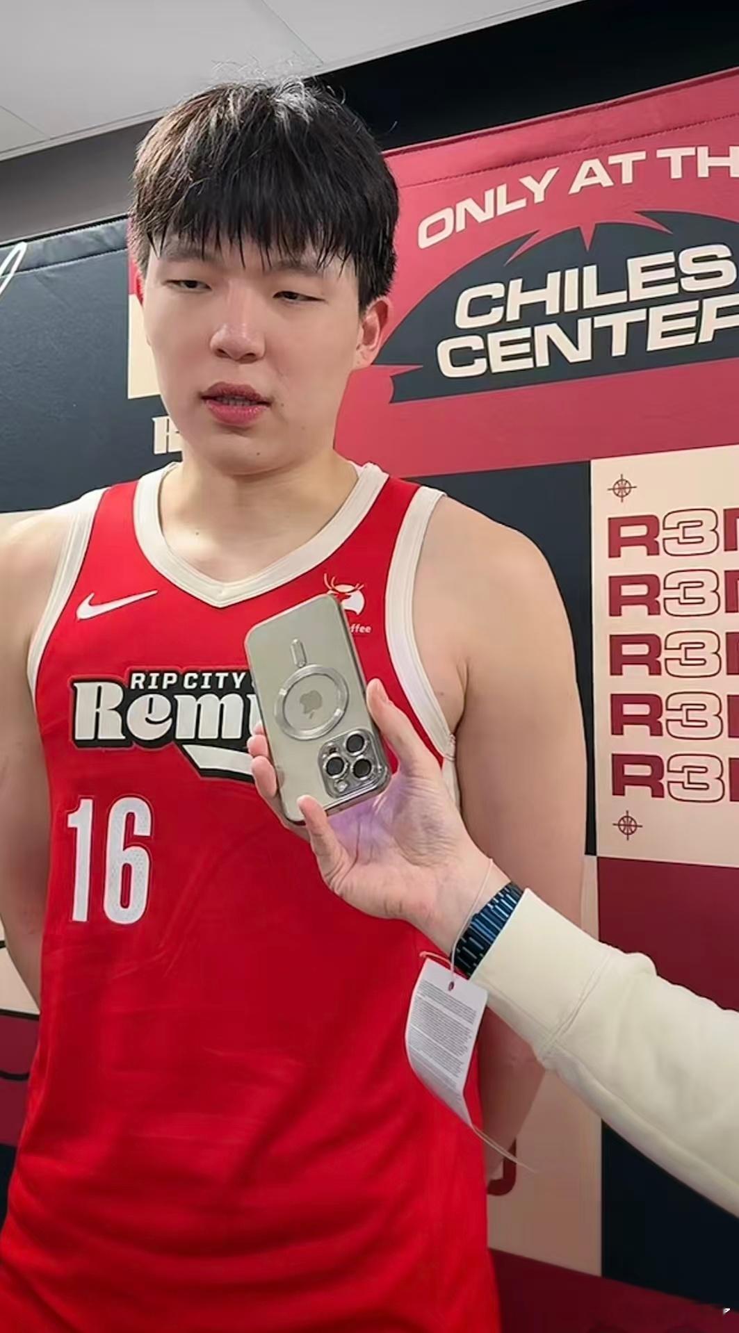 开括者对阵灰熊96比119落败，杨瀚森终于获得了首发的机会，出战19分13秒 ，