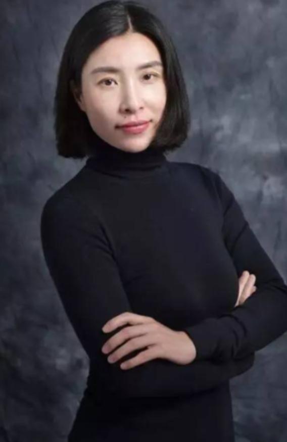 1998年，申通创始人聂腾飞开车冲出高速护栏最终身亡，妻子陈小英随后套现146亿