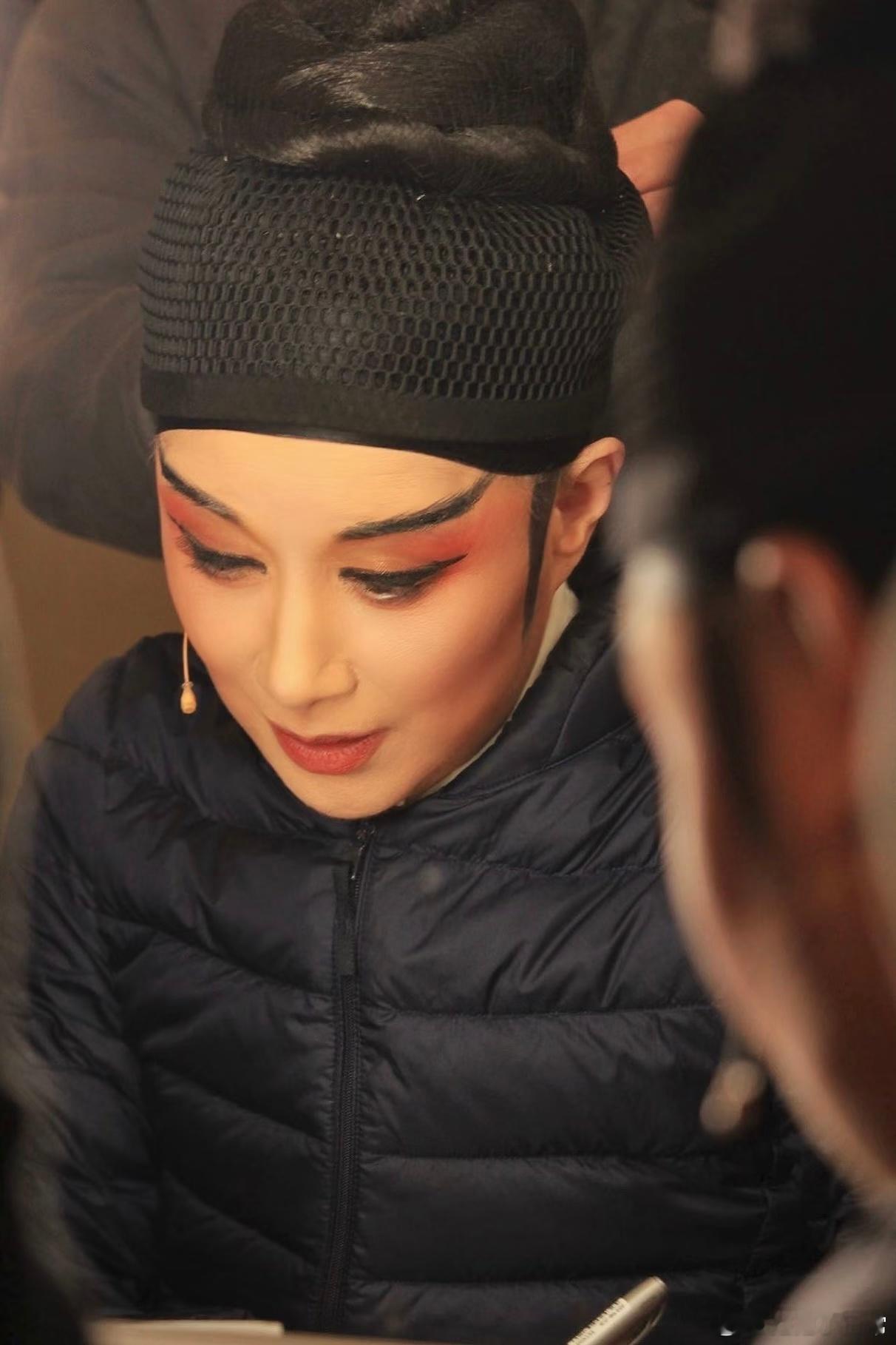 茅威涛一人千面封神现场浙江卫视越剧春晚 因茅威涛更添光彩，她的表演早已成为舞台经