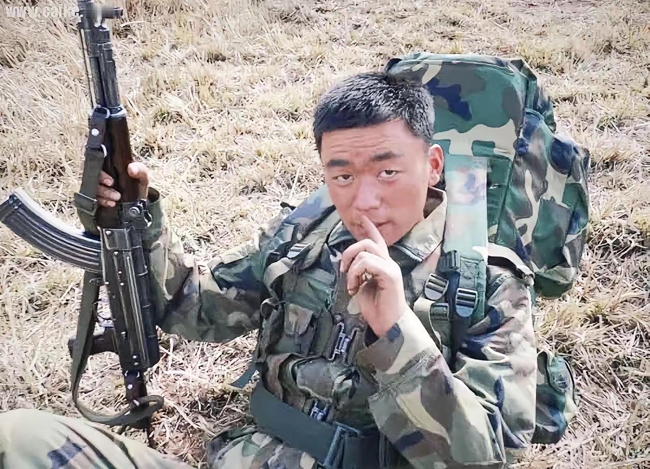 演员演戏，首先得让观众相信你演的角色。
看王宝强演的许三多，给没看过这部剧，不认