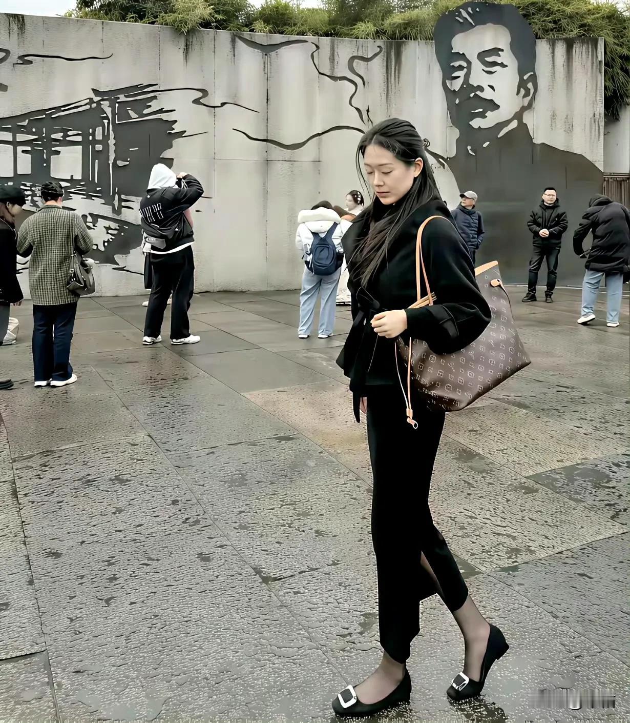 鲁迅，抽烟不抽烟的画像？这是一个值得探讨的问题。