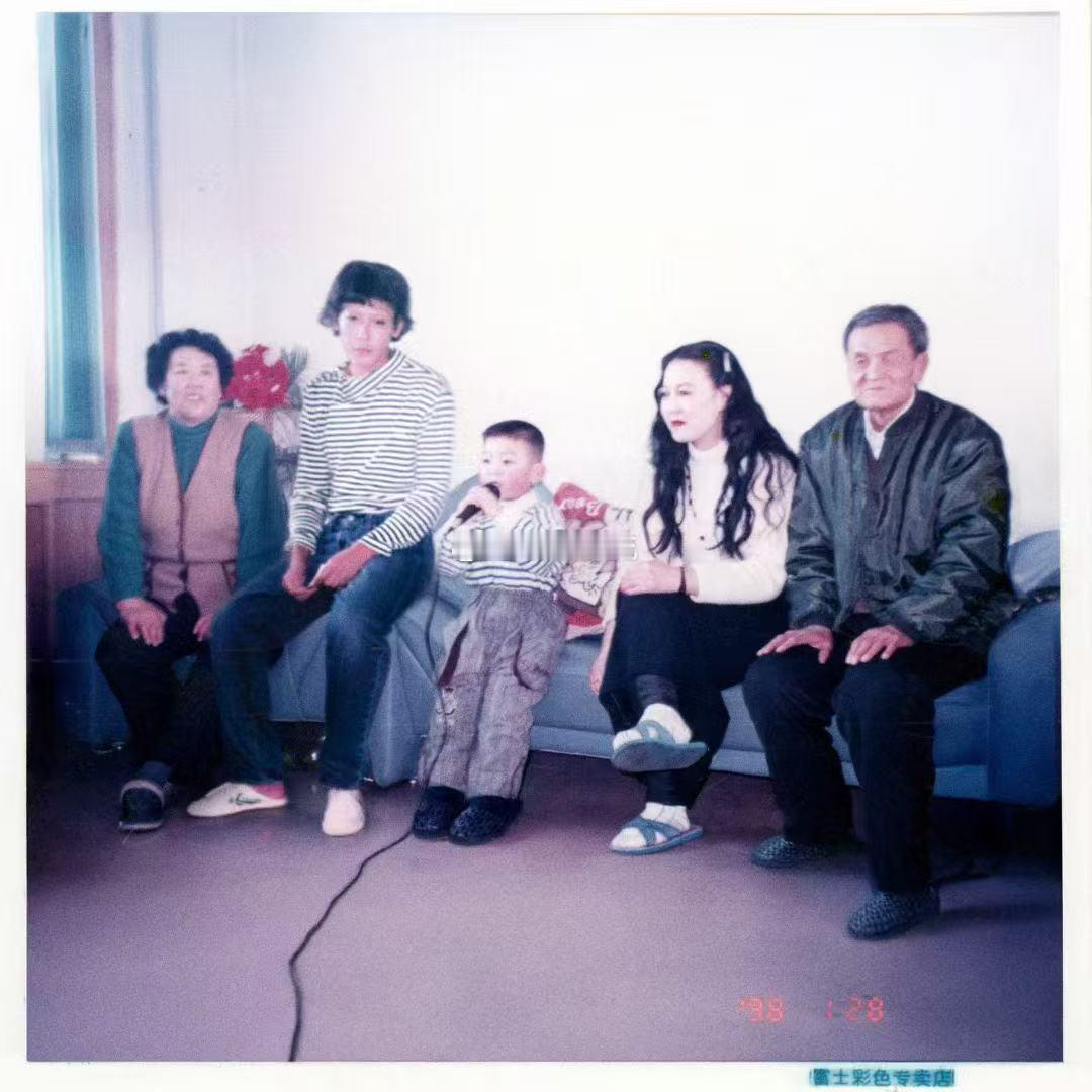 姜思达这波对华语乐坛的“玩转”，也太让人惊喜了！不仅新专试听会设计得满满巧思，1