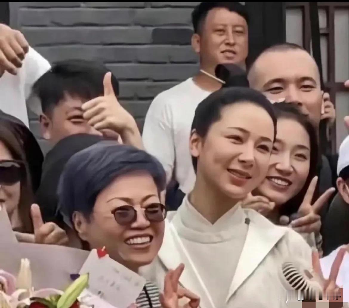 杨紫这戏里的状态真的挺不好
发际线高，脸像个馒头
这是《青簪行》里的状态，如果这
