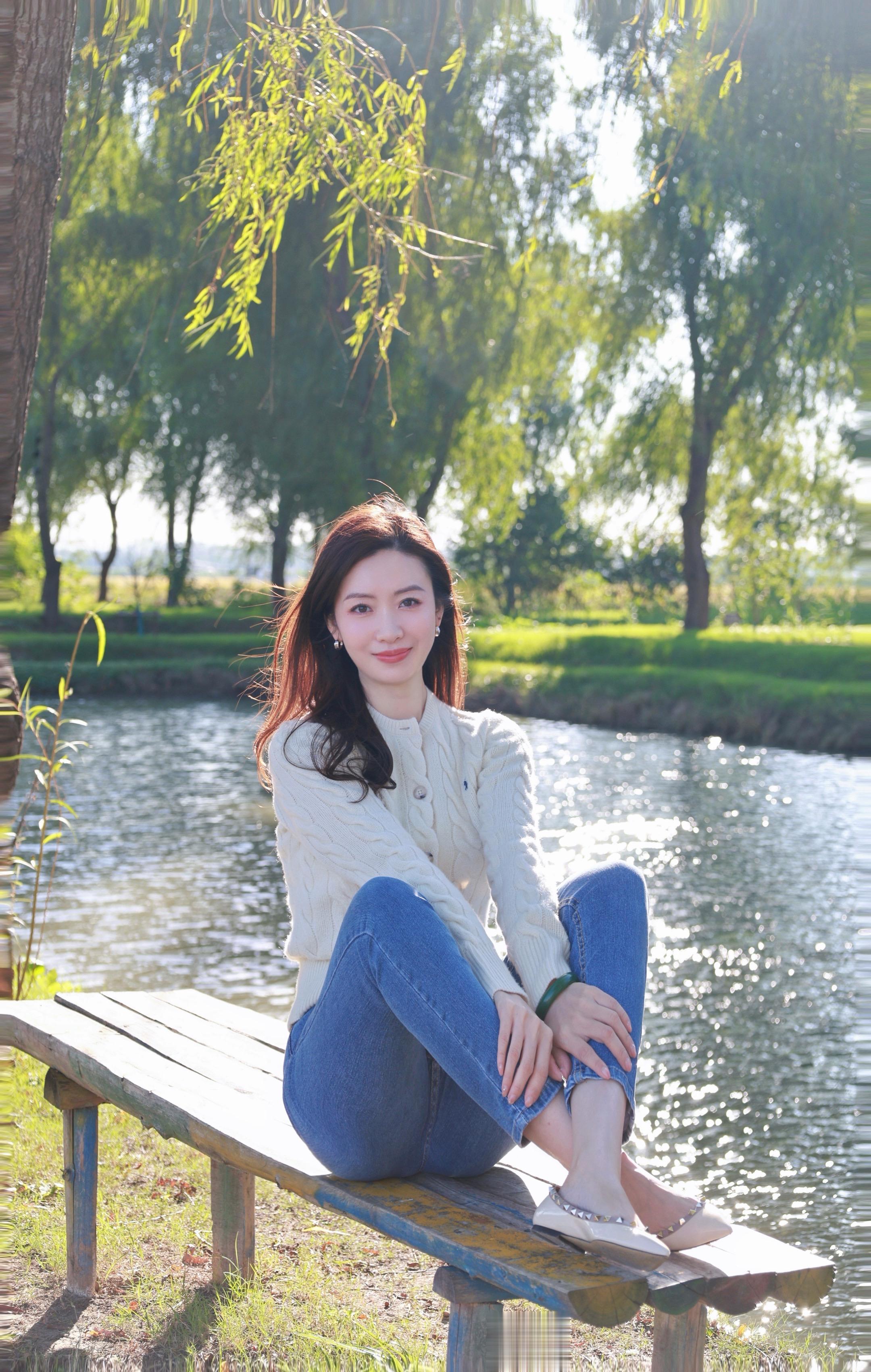 亲爱的你别担心 世界先给你一场雨 肯定是想送你天 晴.