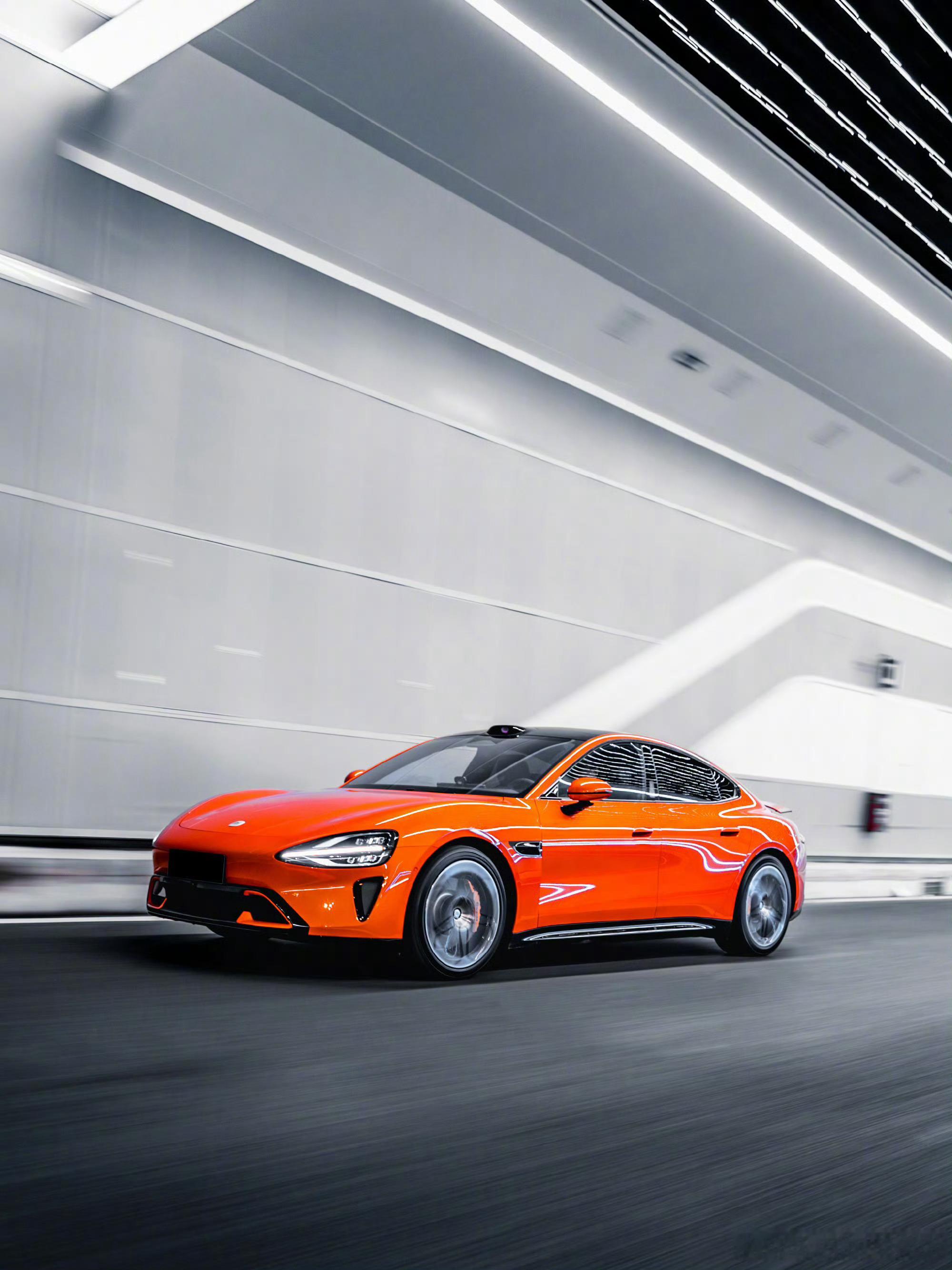 雷军称小米汽车熔岩橙配色敢买的人太少其实我觉得这个颜色挺好看的，但是太亮眼了，要