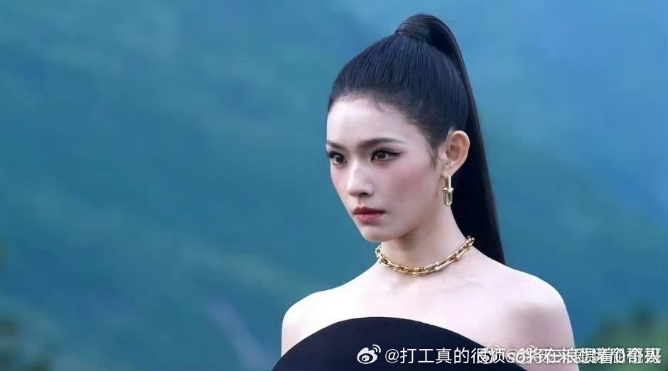 允这个额头咋这么凸了 