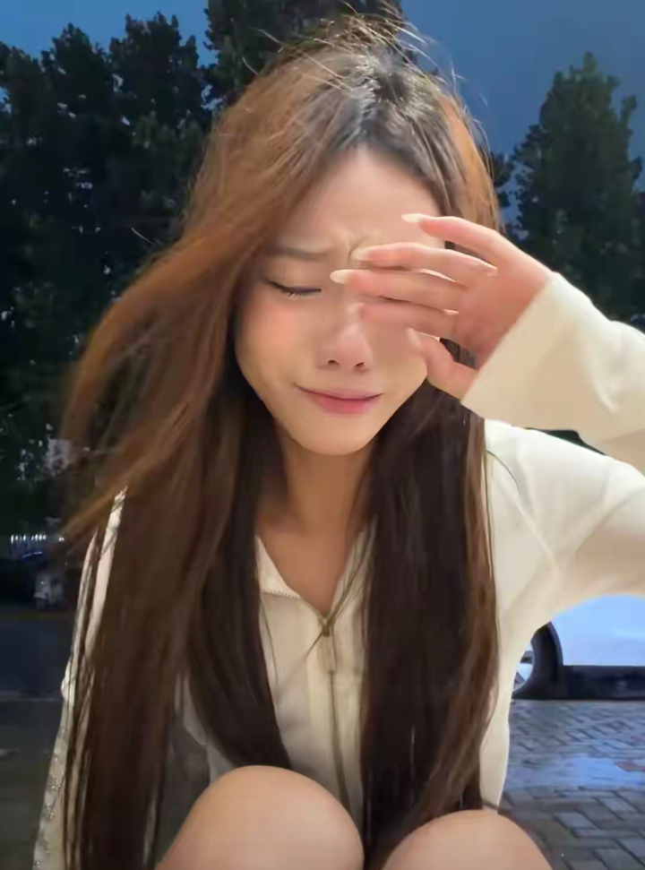网红哭诉某服装店态度差，老板被骂到报警，监控曝光，人设快崩了 