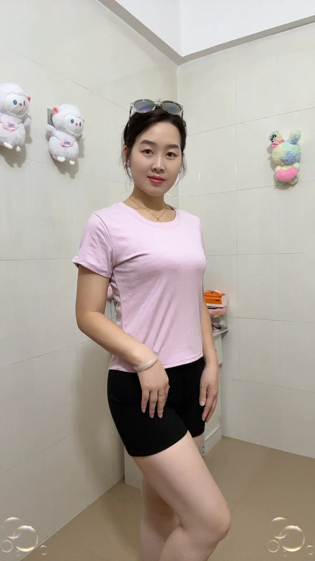 当你穷到连五十块都拿不出来的时候，泡面都要分两顿吃才懂啥叫一文钱难倒英...