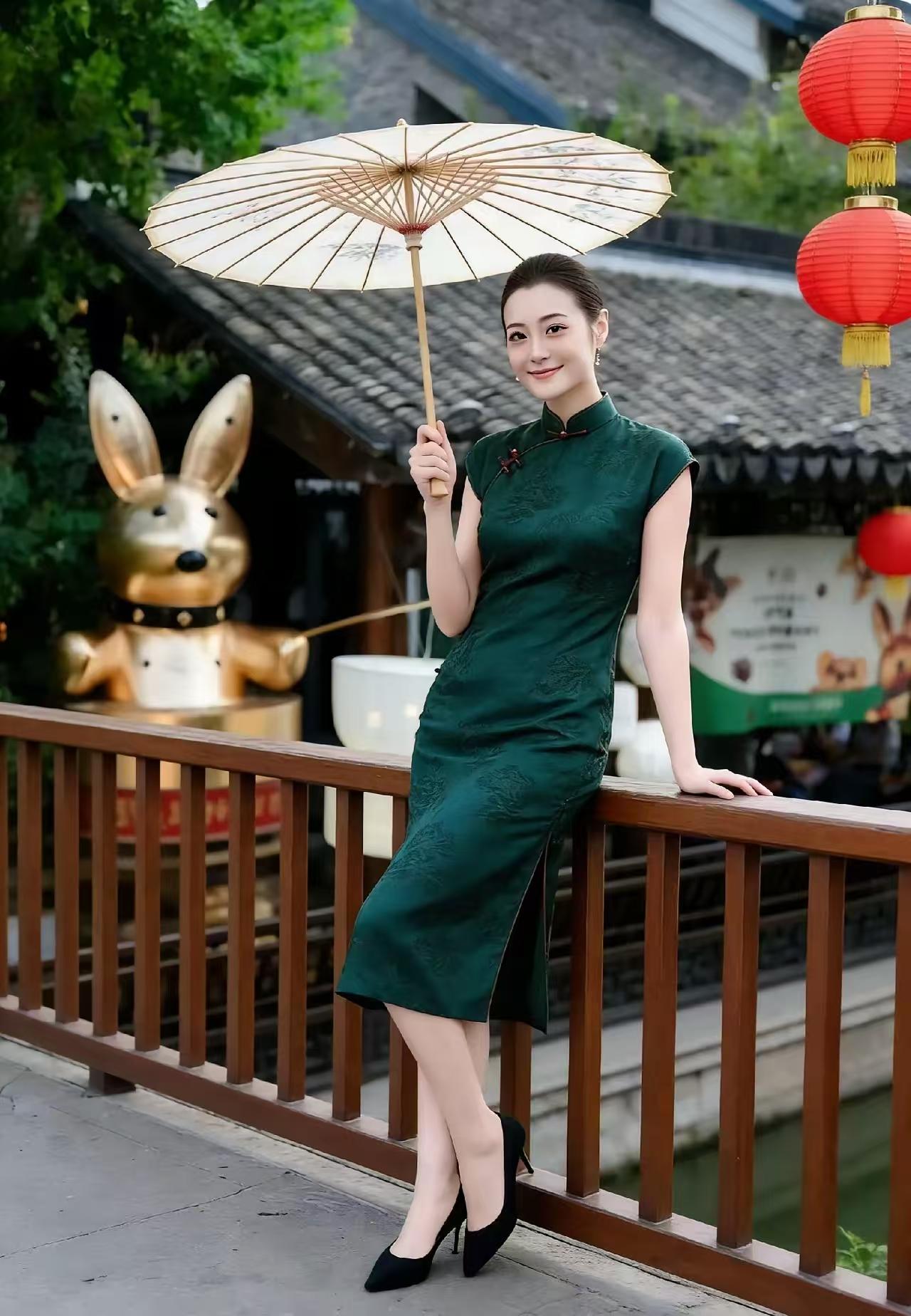 山坡羊·东方旗袍韵
旗袍盈妙，
佳人姿俏，
东方魅力风姿耀。
墨蓝娇，酒红娆。