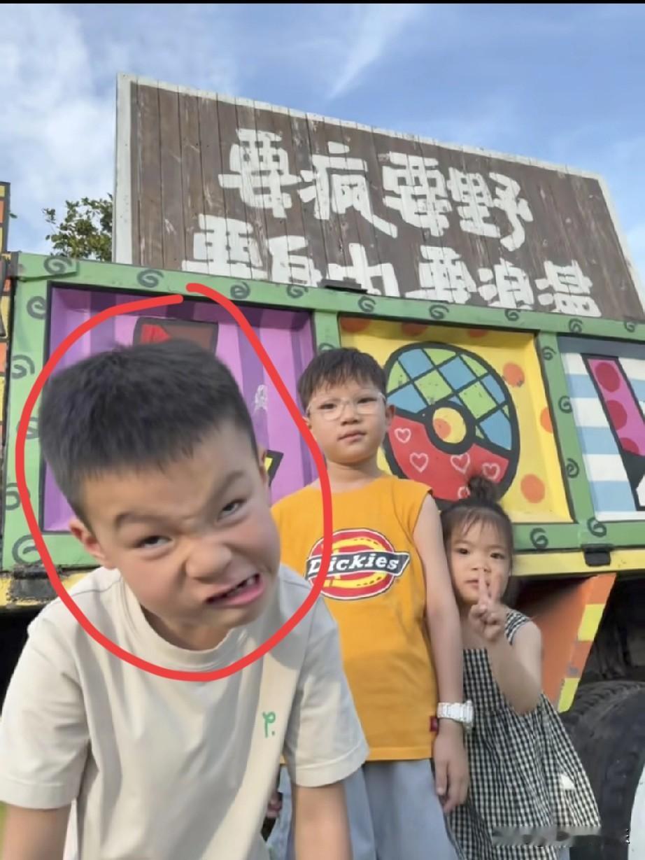 我妈说，她要取关秋天外婆。

以前觉得她们娘俩带孩子不容易，
现在看来，就是利用