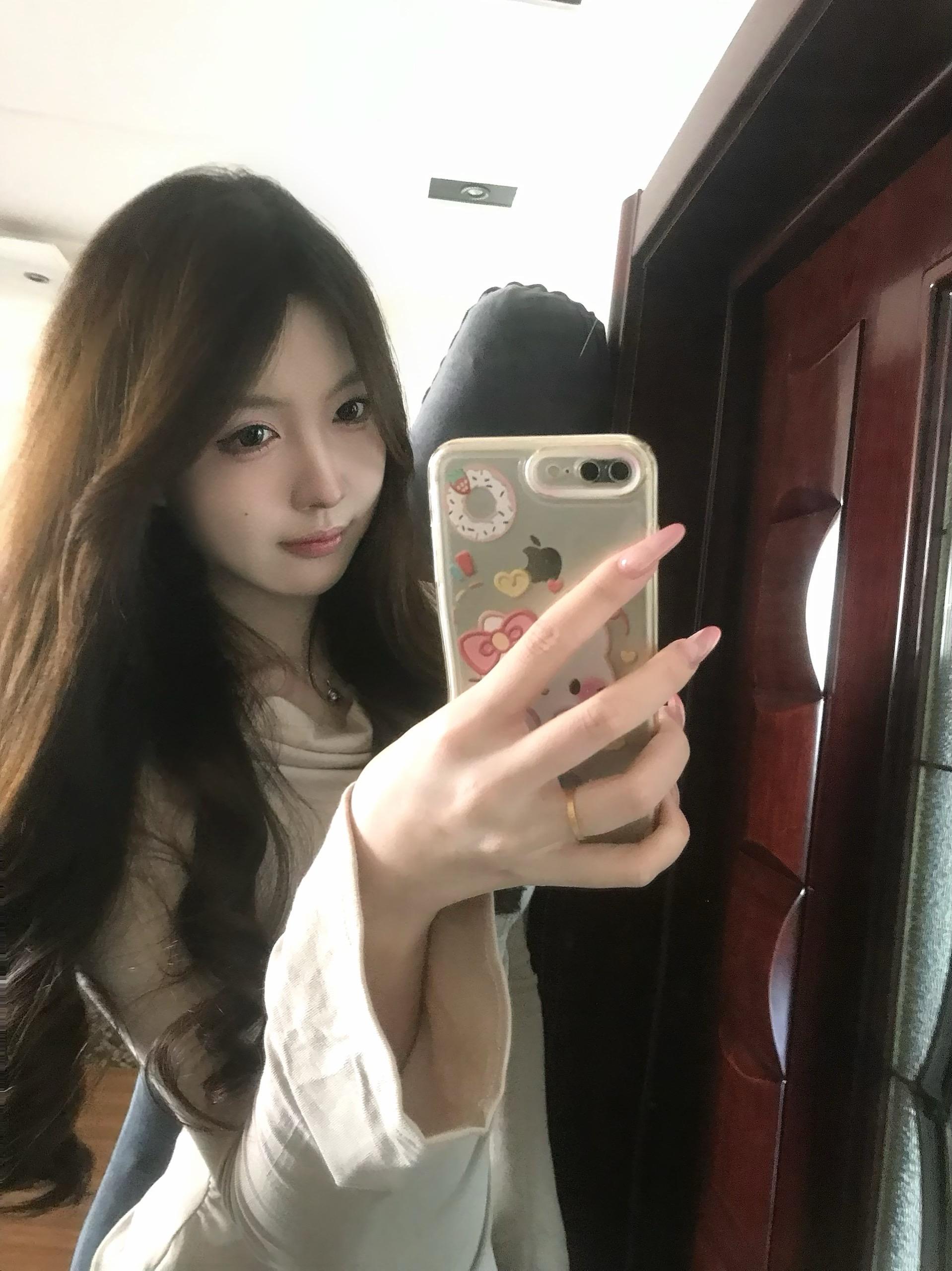 如果是你站在我面前张开双臂笑眼如花 那命运安排给我的酸涩与苦楚 我都甘之如饴