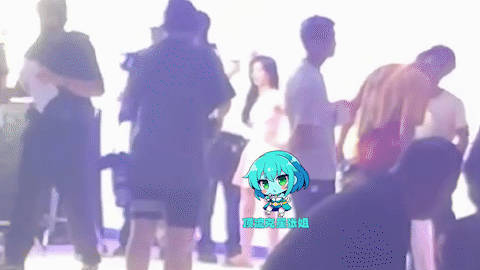 #狗仔说白鹿拍摄时冷脸# 八卦媒体拍到白鹿片场拍摄路透，还说她拍摄时候冷脸 ​​
