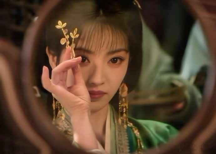 嫁金钗君黛才是幕后推手 剧里没拍君黛刚发现自己不是真千金时的反应，我猜她那阵子肯