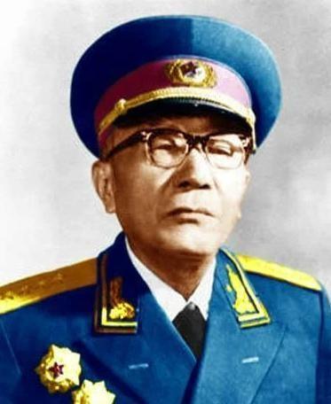 1952年唐棣华父亲贩卖鸦片被判枪决，女婿黄克诚为了守护家庭提出了哪一个特殊要求