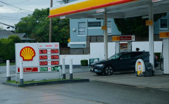 也太离谱了！2026年刚过3个月，美国车市直接崩到谷底，所有巨头全亏麻了，就2家