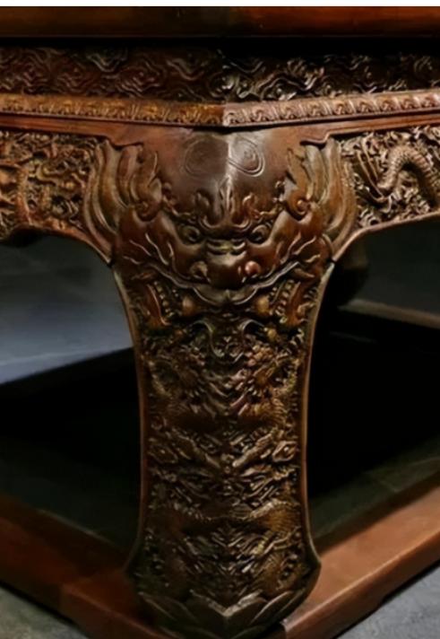 2000年，败家丈夫花8万块买一张桌子，激动得三天吃不进饭睡不好觉。妻子一气之下