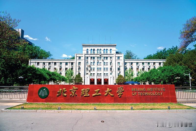 海外法学双学位硕士，985名校博士，985高校院长助理！如果只看这样的简历，是不