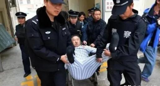 2015年，在京煤集团总医院霸占了病床3年的“钉子户”，被法院强制腾退床位。然而