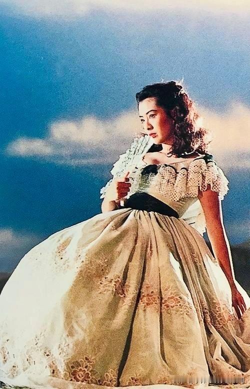 你可能没见过的香港明星旧照：颜值巅峰期的王祖贤，以电影《乱世佳人》中的造型出镜致