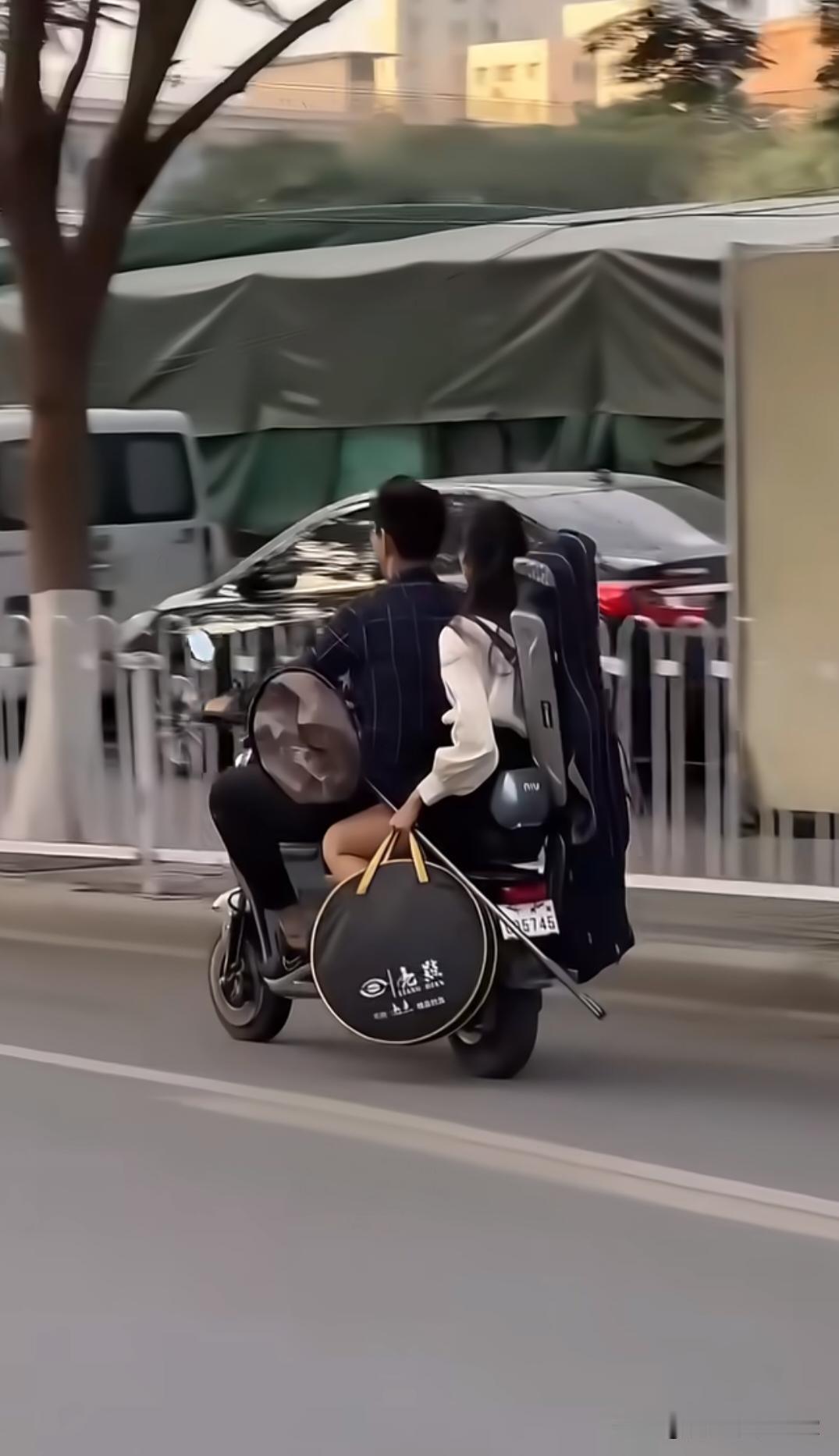 现在越来越多女的喜欢钓鱼这项露营活动，就比如我，周末露营钓鱼瘾比谁都大…