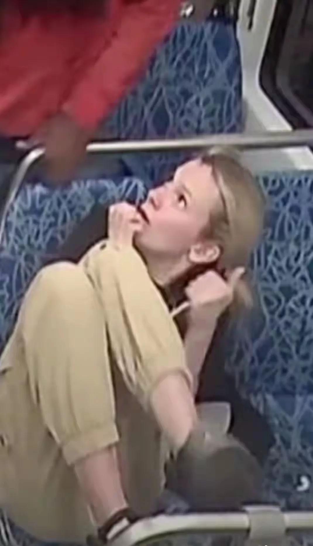 在美国23岁被刺死的乌克兰女孩子真是太可怜了。

她的国家正在打仗，这个小姑娘好