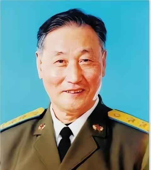 1951年11月23日，抗美援朝战场上空，一场激烈的空战刚刚结束。志愿军飞行员刘