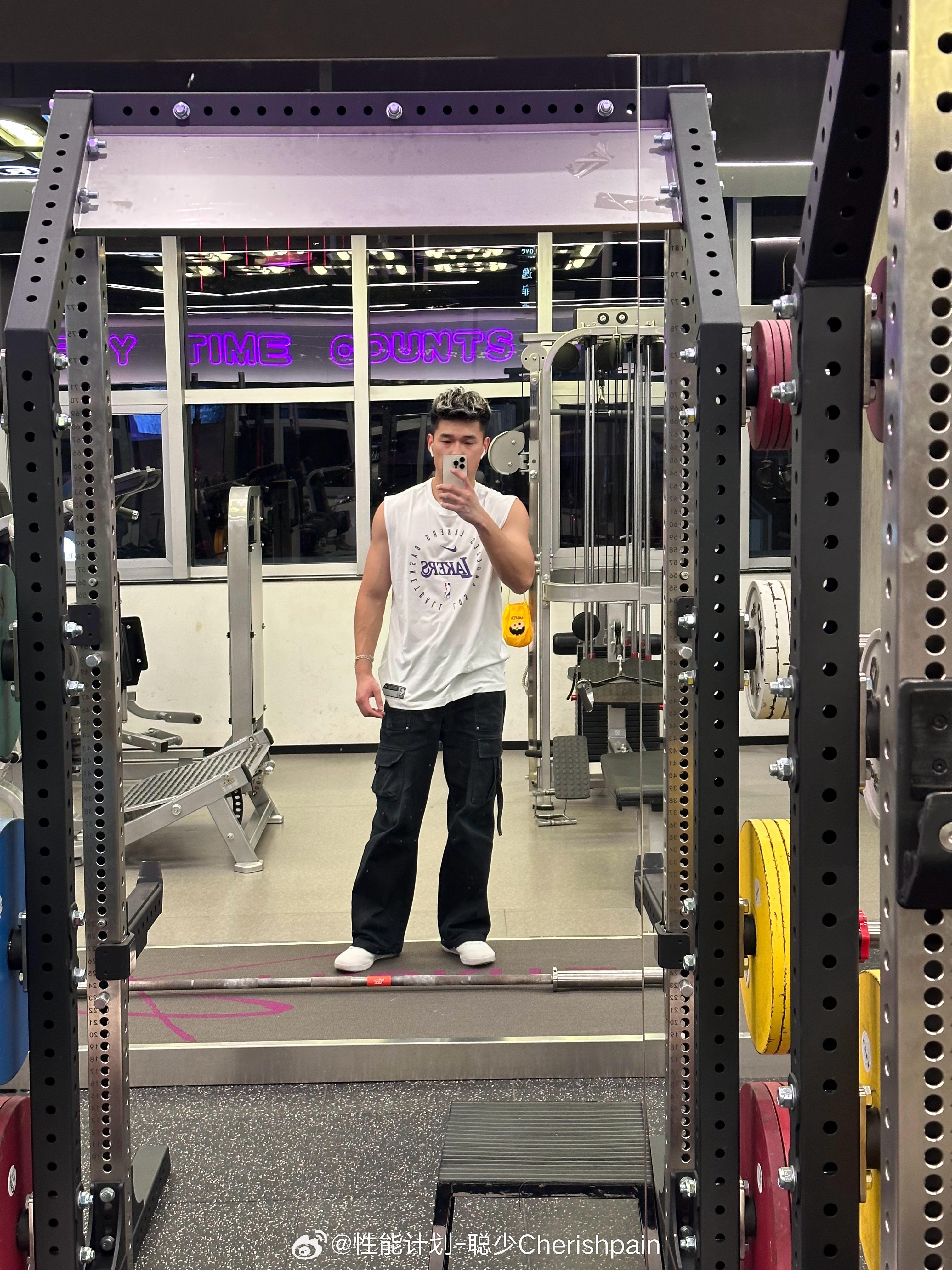 好久没有 了，天气冷更应该练起来，以前我初中的时候每年手脚都会冻疮，后面高中开始