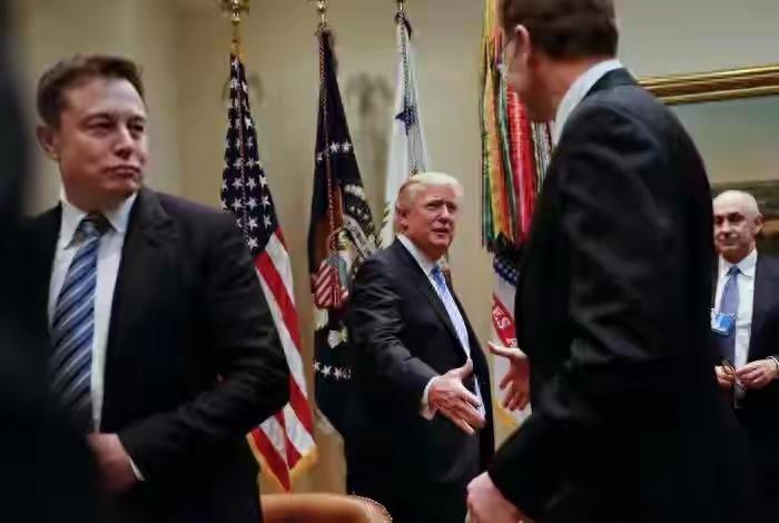 从支持率上看，川普不是一个小众的、独立候选人，更不是偶然的，他的支持率与哈里斯不
