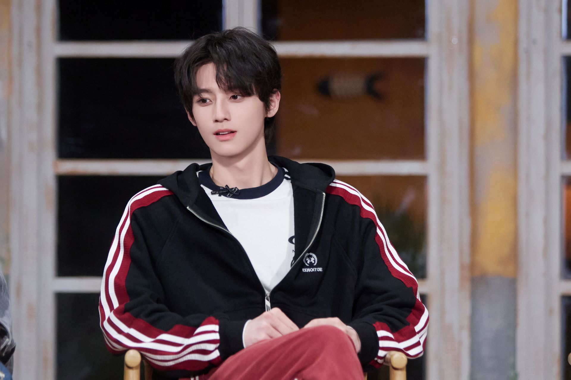 朋友们朋友们！赖伟明上大侦探了不知道赖伟明的胆子怎么样期待节目中的表现 