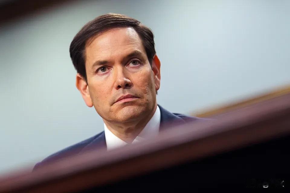 特朗普暗示美国在委内瑞拉行动，或是美国务卿鲁比奥报私仇，是对古巴的报复。

当地