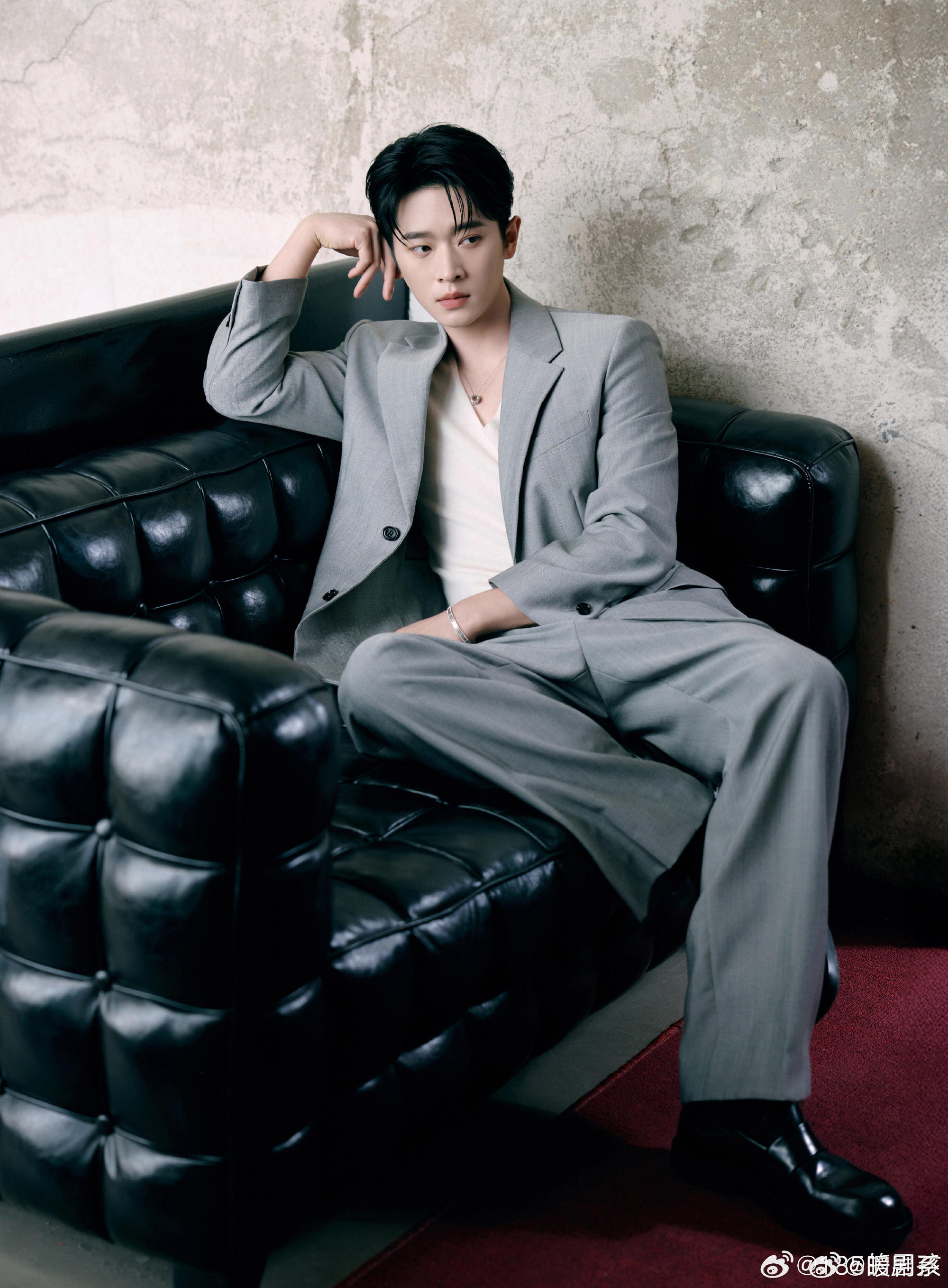 丞磊人生镜头持续上新 丞磊真的太多面了，综艺里可爱抽象，短片里温柔干净，每一帧都