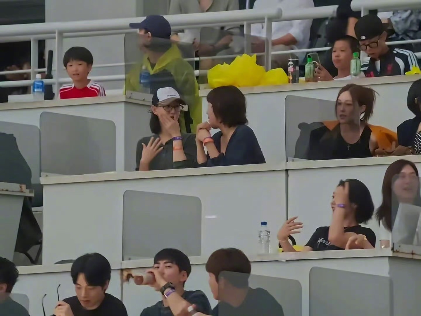 金智媛观看BIGBANG演唱会！cr.Kary 