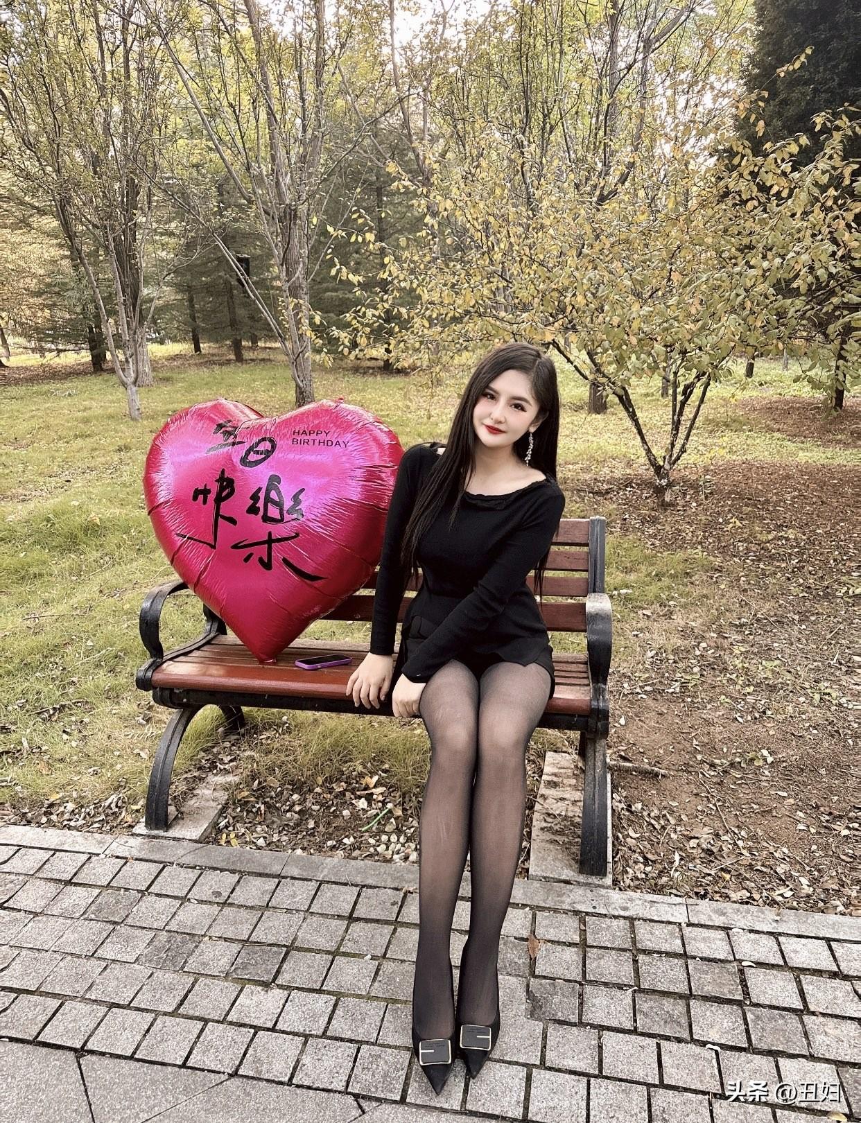 为什么漂亮的女人眼睛都长得好看眼型好看很重要，比如杏仁眼就很温婉。