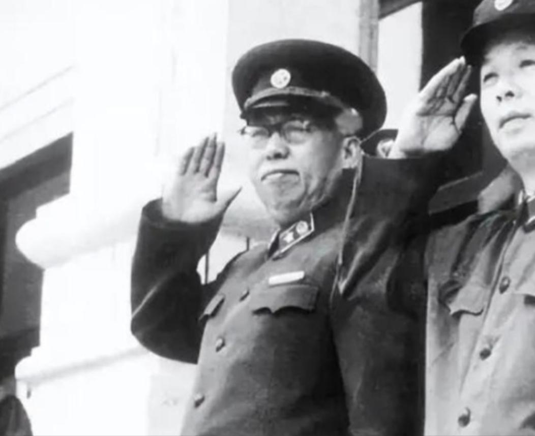 庐山会议后，有一天，毛主席单独召见了罗荣桓，在谈话时，毛主席谈了国防部长的人选问