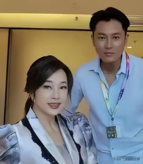 刘晓庆也够抠门的，古柯二十多岁年纪轻轻就跟了刘晓庆，大好青春都给了刘晓庆，为刘晓