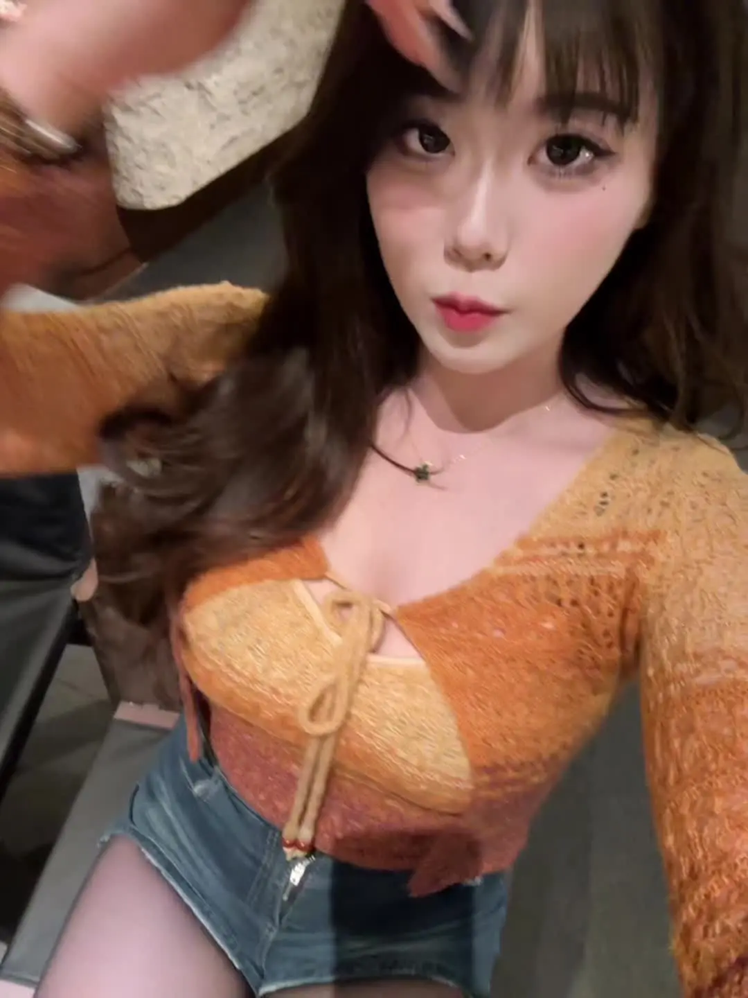 讨厌下雨天 直到你说有你给我撑伞 我开始期待乌云密布