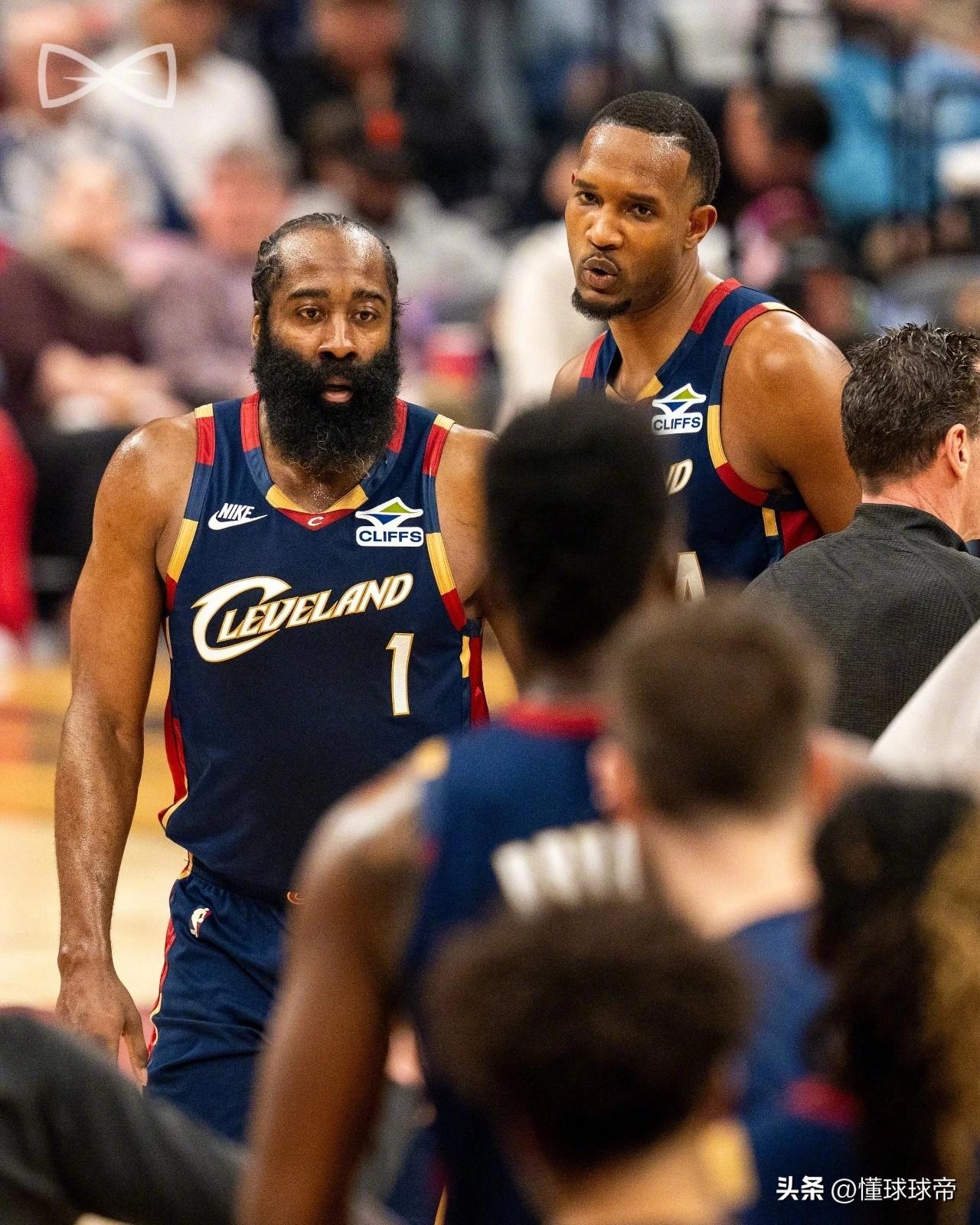 哈登的蜜月期结束了，塔图姆把哈登打的又想离队了!

在今天凯尔特人与骑士的比赛中