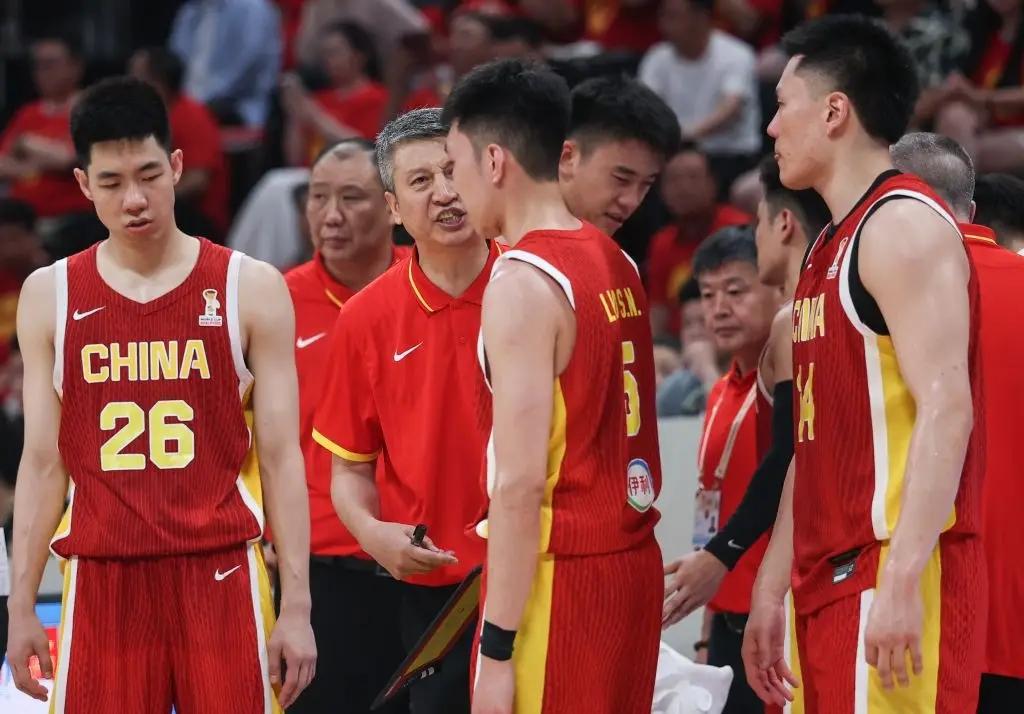 我们国家这几个后卫啊，为什么连最基础的挡拆都打不好

廖三宁拿着球就是先运12秒