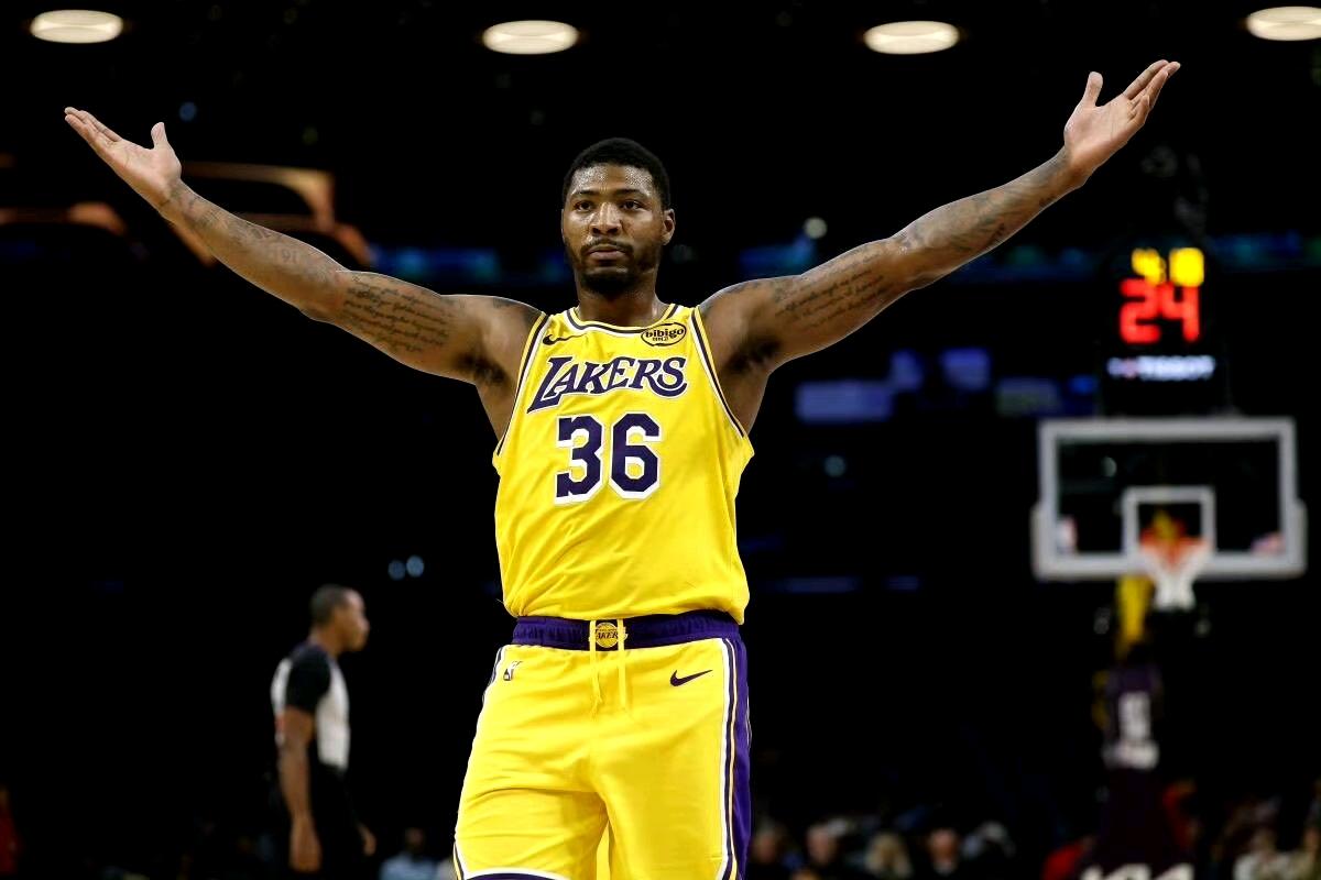 斯玛特领跑湖人队内总正负值，本赛季达到+238，里夫斯为+160，东契奇为+15