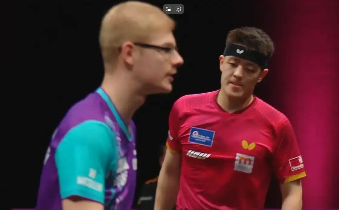 【邱党被打得溃不成军】29岁的邱党遇到比自己小差不多十岁的费利克斯，好比宇文成都