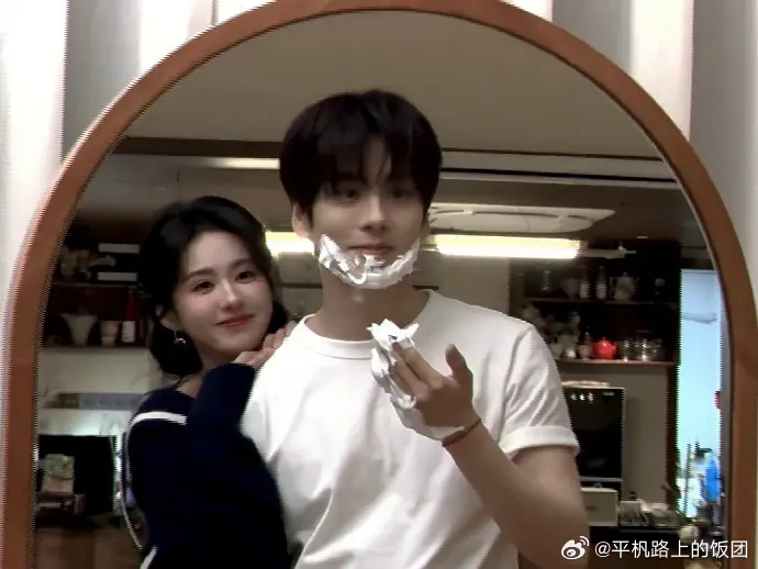 郑合惠子和魏哲鸣这个营业照真好看，魏哲鸣在人夫赛道这一块真的是无敌了