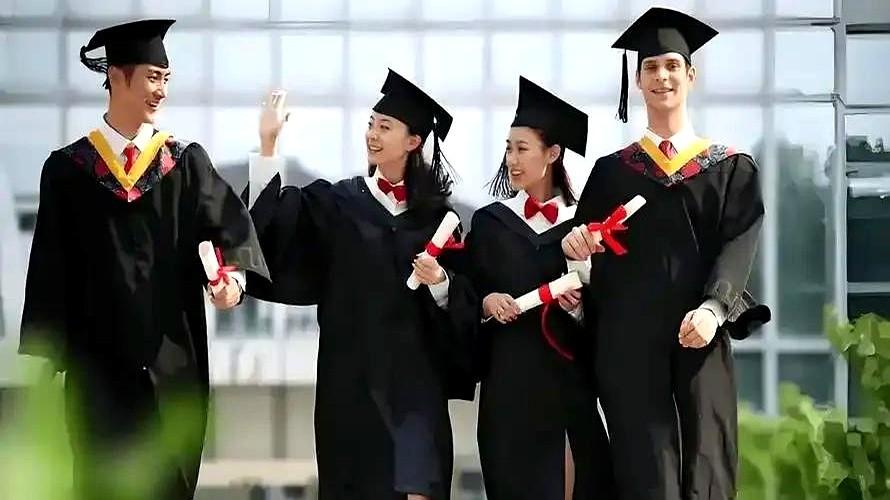 中国留学生最多的世界八大名校：最近刷到个有意思的观察，纽约大学的中国学生走在华盛