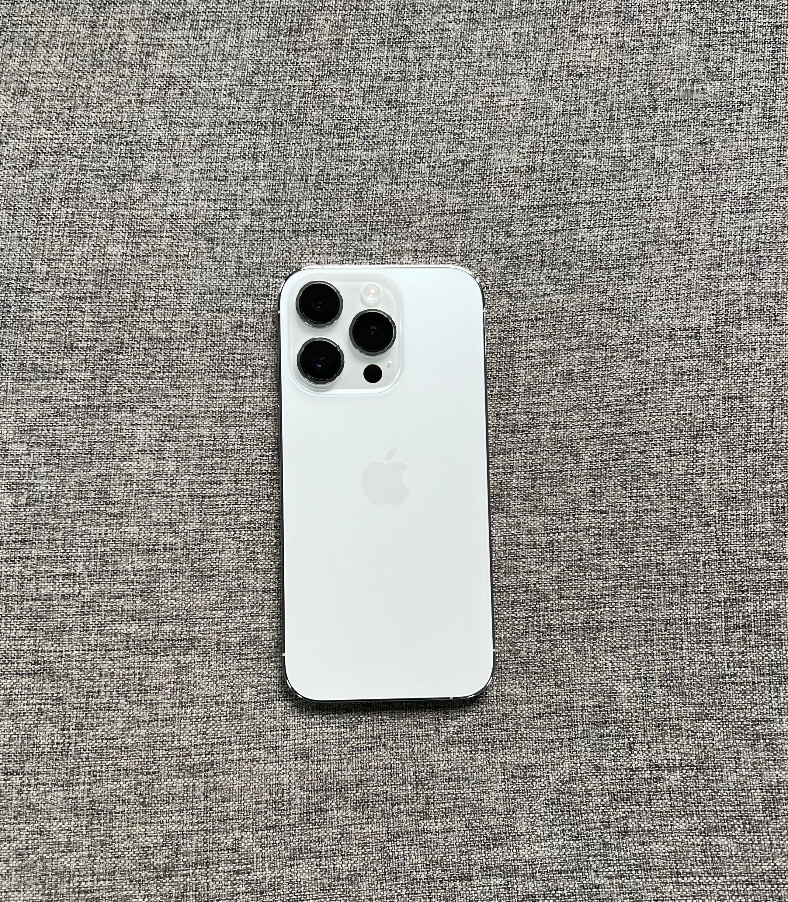 国行官换iPhone14 Pro 256G 银色，屏幕细微划痕，中框小划痕磕碰，
