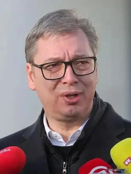 武契奇来了！不得不说他是个清醒的领导者，能不来吗？他知道谁尊重他，谁可以信赖，谁