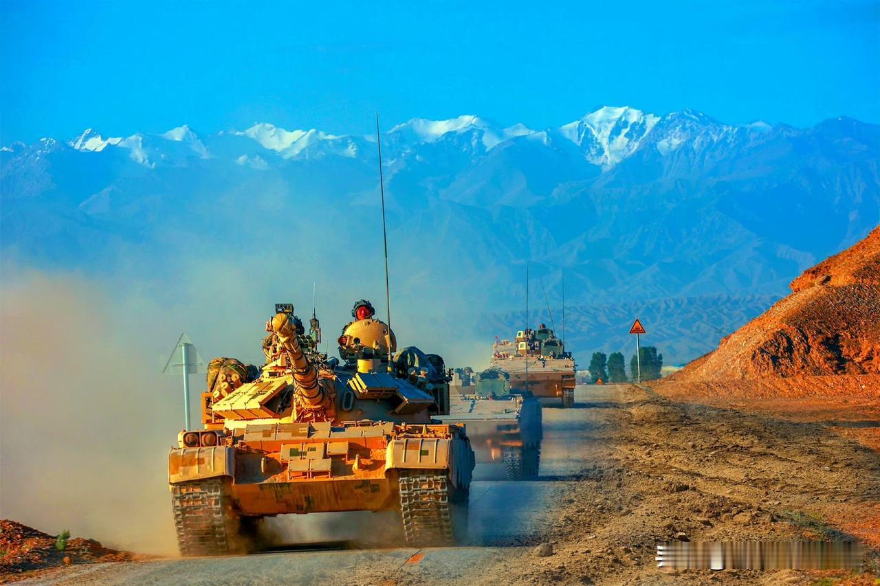 好家伙，没想到2026年开年军训的西部“铁拳雄狮”，这打头阵的主战坦克居然是五对