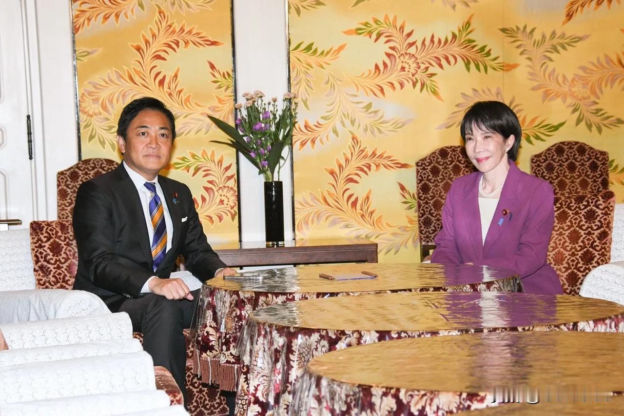 日本人确实将表面上的客套与礼仪发挥到极致，在政治领域也不例外。

昨天，国民民主