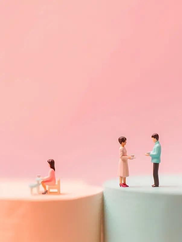如今女性越来越强势，这现象在婚姻里表现得尤为明显。社交平台上“婚姻中的强弱关系”