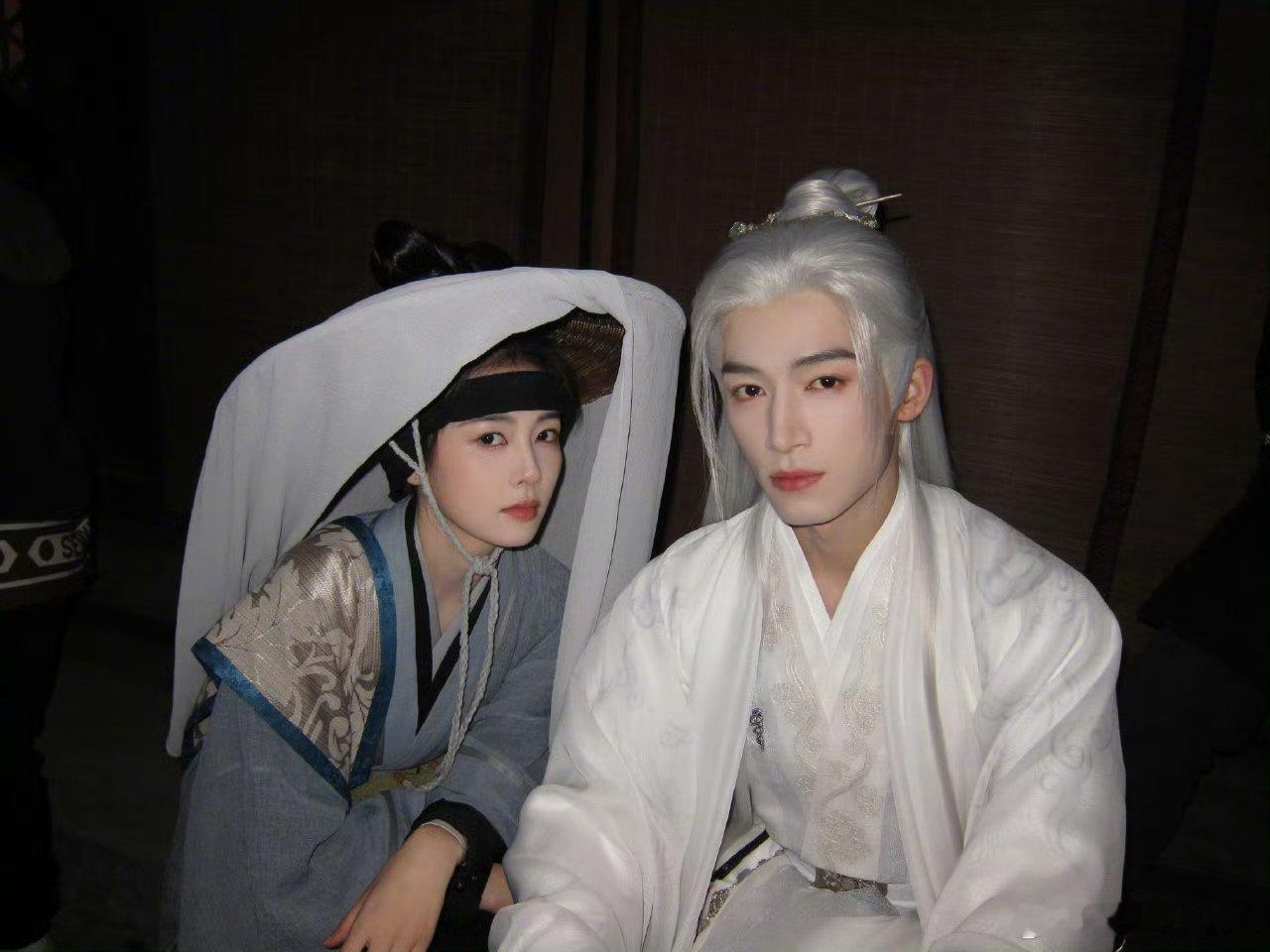 白鹿王星越好有CP感胶片照真的好有质感，最好的姐弟 