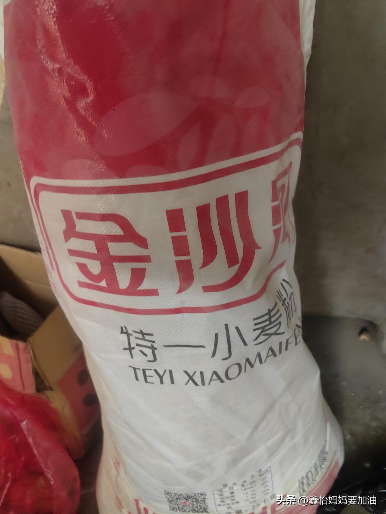 76块一袋50斤的面粉，合1.52元一斤，可超市买的面条却是1.35元一斤，所以