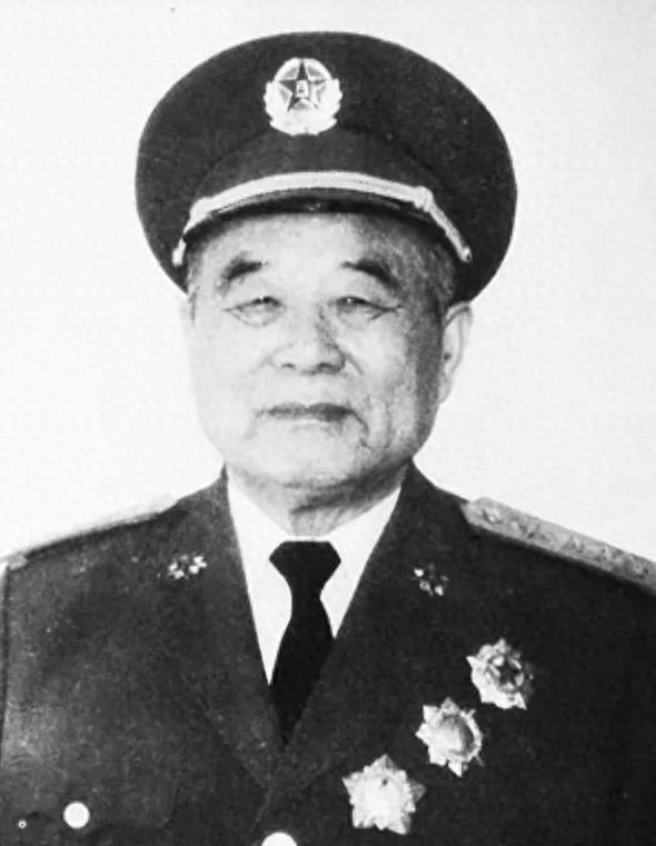 1968年周恩来在念会议分组名单时，毛主席突然眼亮问谁是李德生，他为何被如此关注